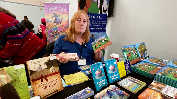 Don’t leave your book signing to chance! Our ultimate checklist helps authors bring the right supplies, set up professional displays, and engage readers effortlessly. Ideal for first-time signings and large author events. #BookMarketing #BookSigningTips #IndieAuthors